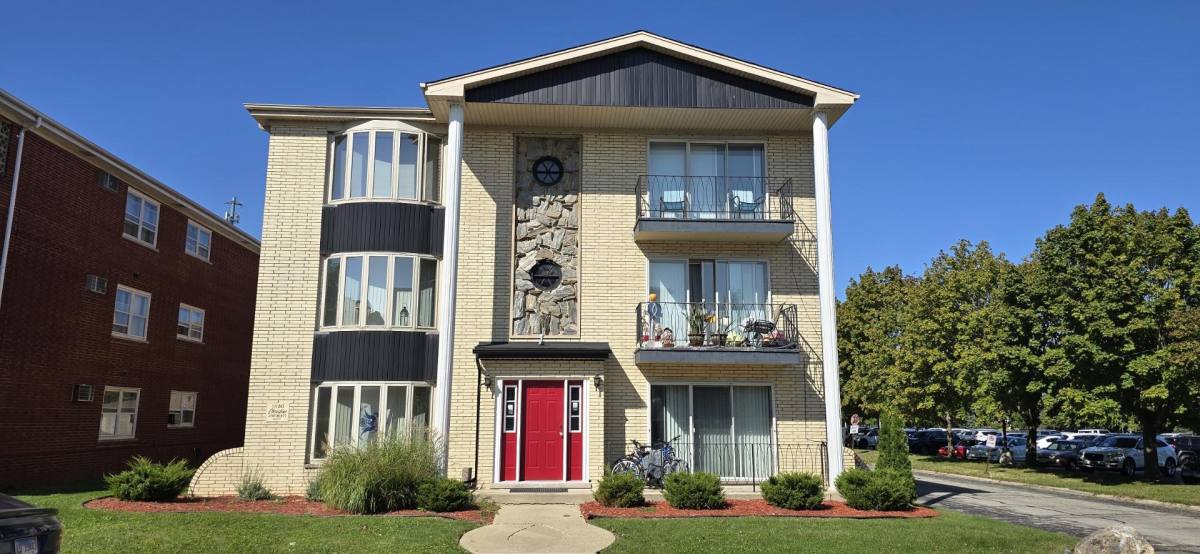 Apartment for rent at 11180 Moraine Dr #3S, Palos Hills, IL 60465