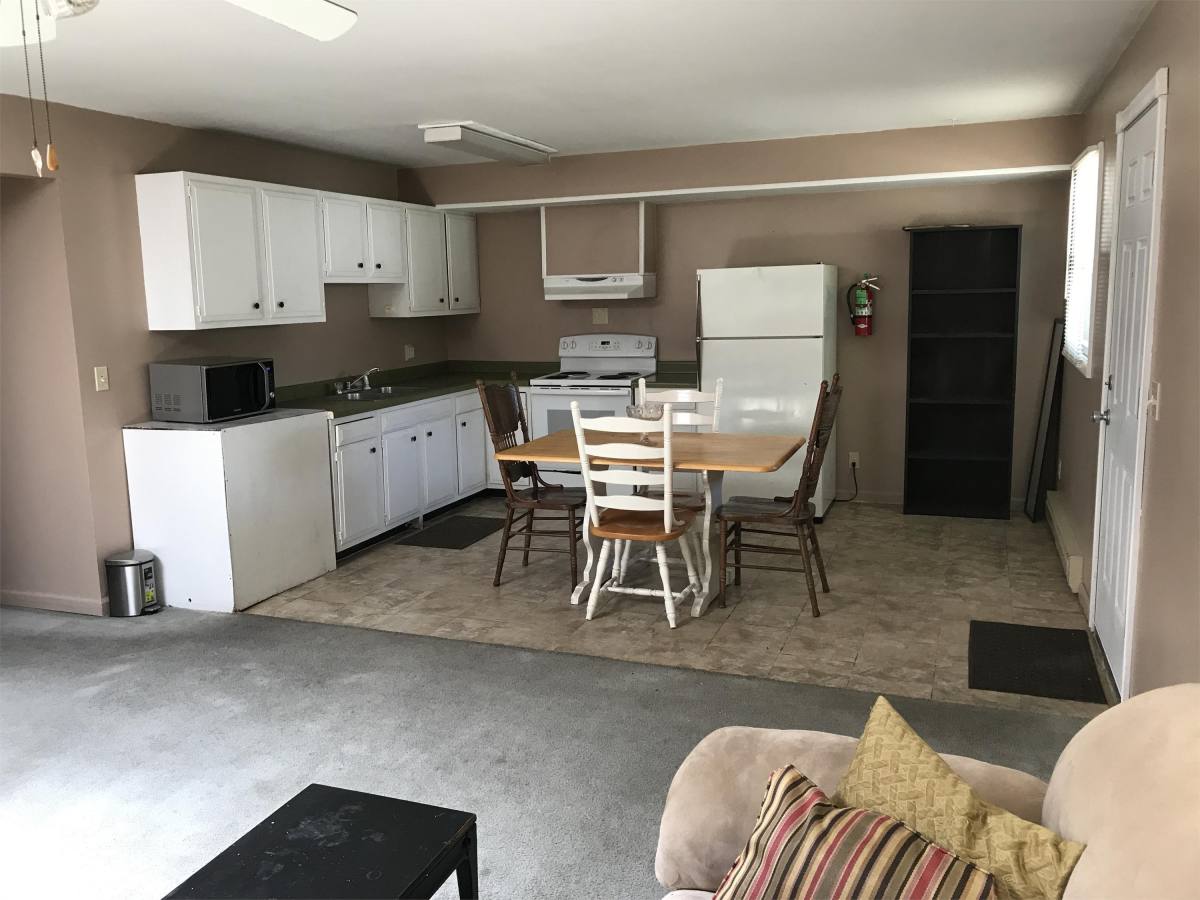 Apartment for rent at 1907 10th St #4, Charleston, IL 61920