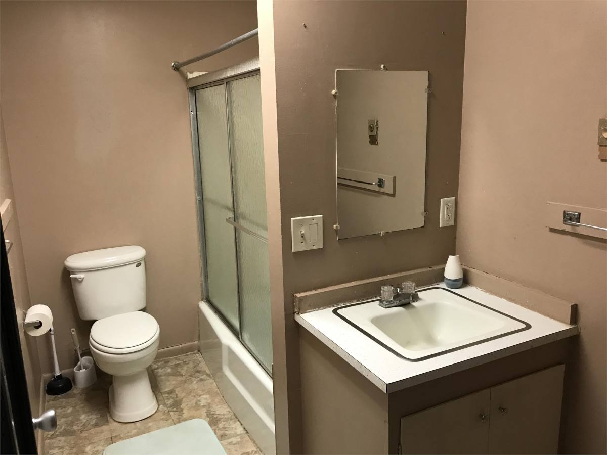 Apartment for rent at 1907 10th St #4, Charleston, IL 61920