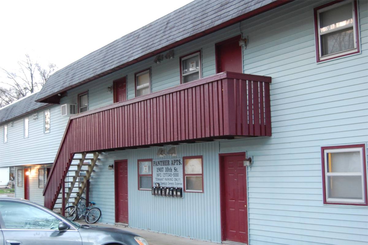 Apartment for rent at 1907 10th St #4, Charleston, IL 61920