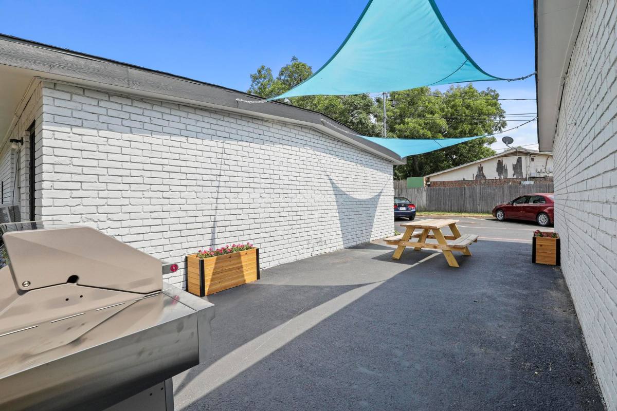 Apartment for rent at 507 N Oak St, Arlington, TX 76011