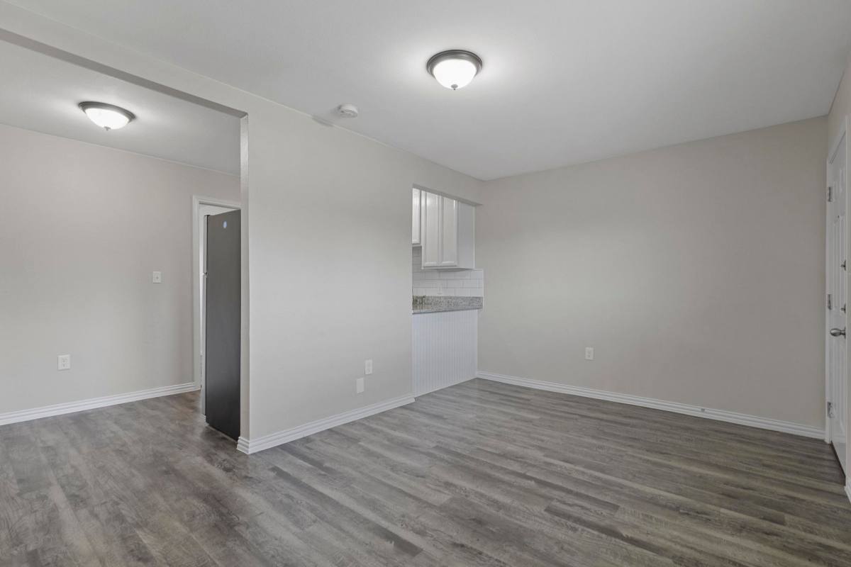 Apartment for rent at 507 N Oak St, Arlington, TX 76011