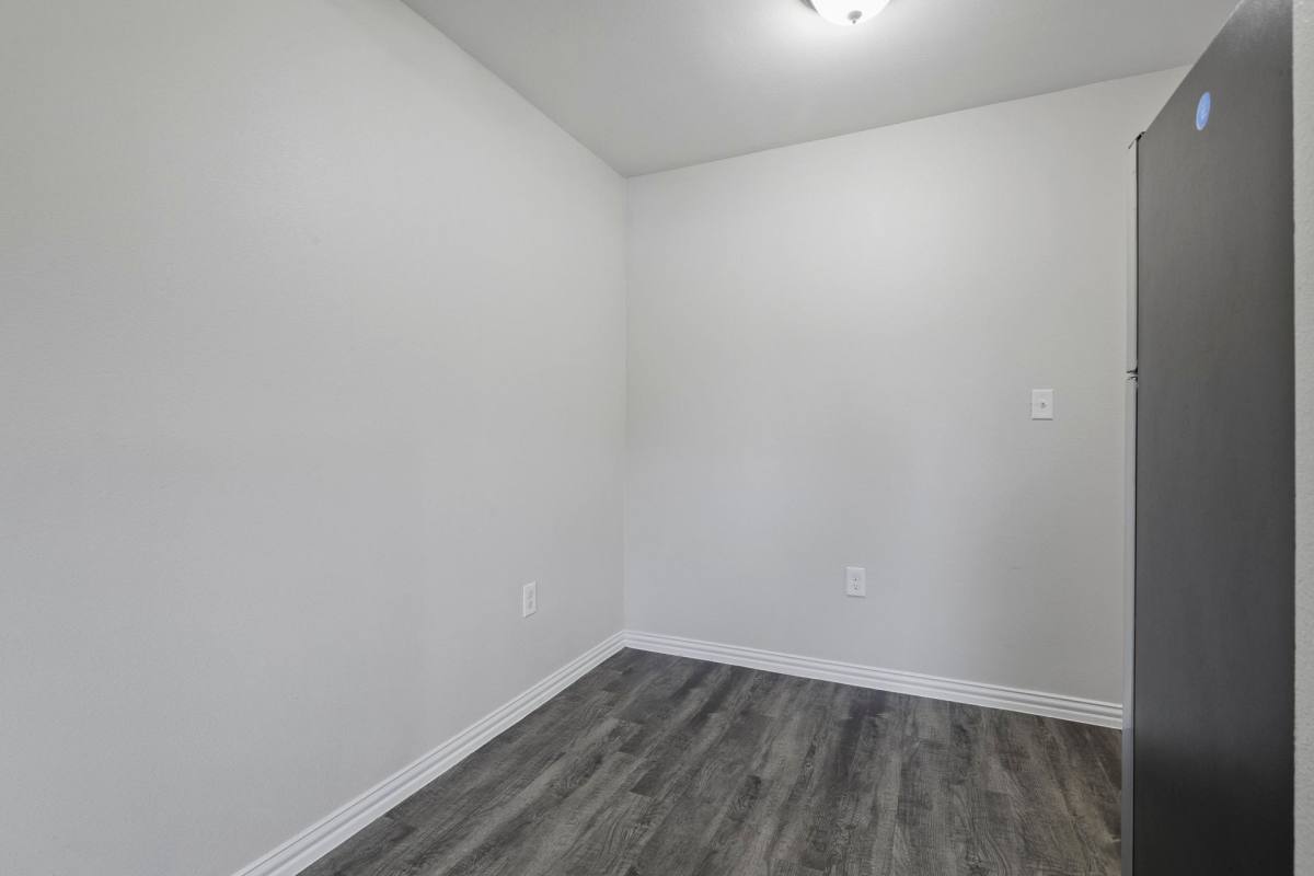 Apartment for rent at 507 N Oak St, Arlington, TX 76011