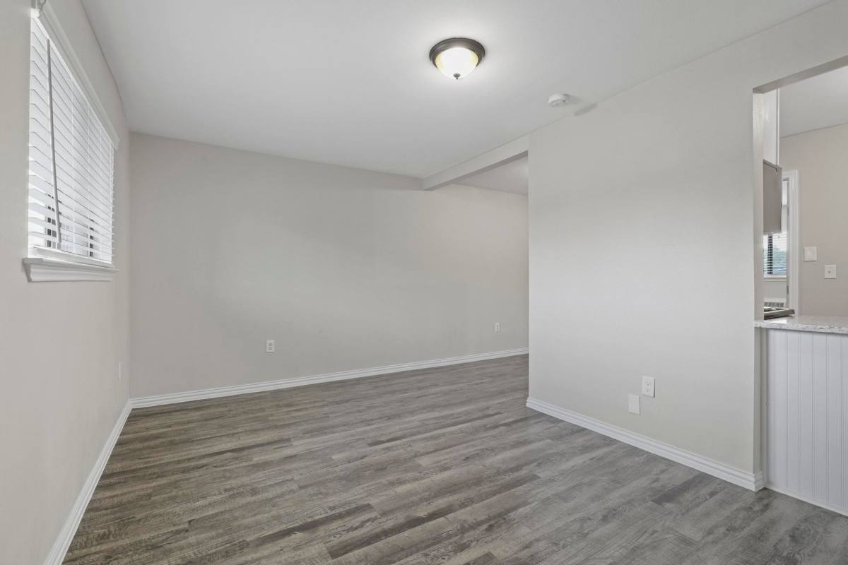 Apartment for rent at 507 N Oak St, Arlington, TX 76011