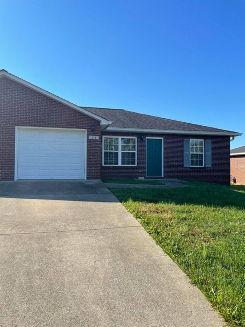 Apartment for rent at 111 Croghan Way, Vine Grove, KY 40175