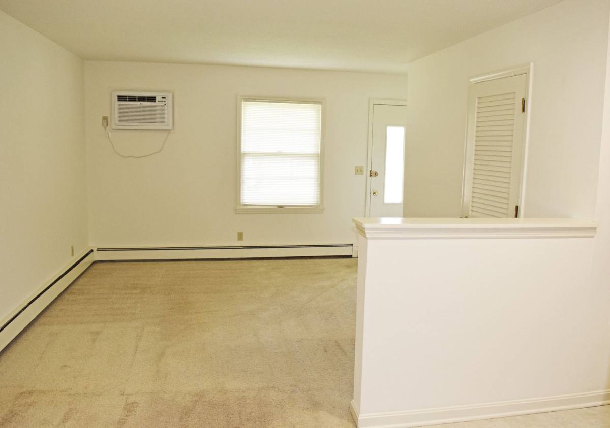 Apartment for rent at 1500 W Anthony Dr, Champaign, IL 61821