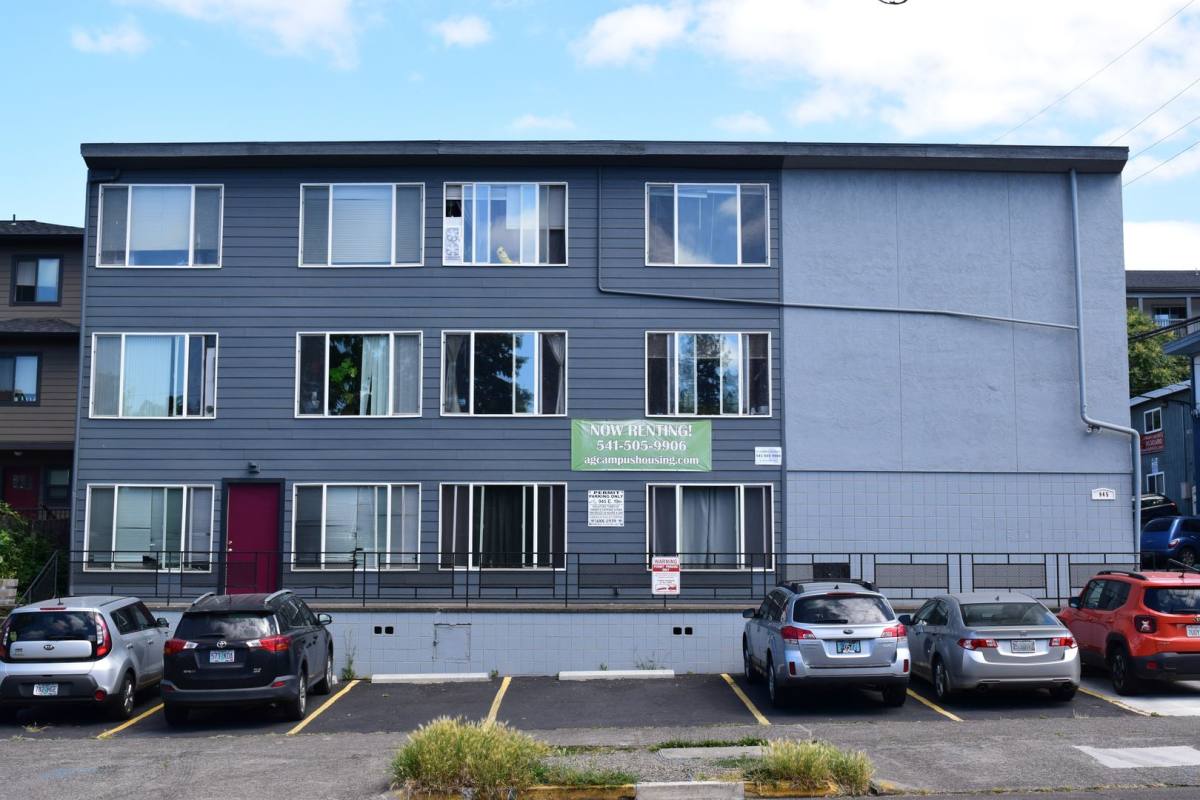 Apartment for rent at 945 E 19th Ave, Eugene, OR 97403