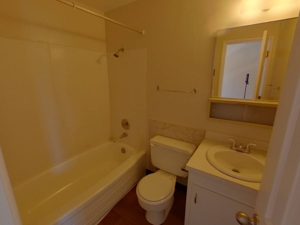 Apartment for rent at 945 E 19th Ave, Eugene, OR 97403