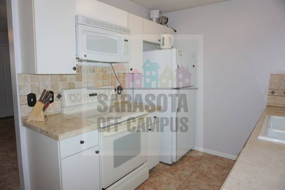 Apartment for rent at 1380 43rd St, Sarasota, FL 34234