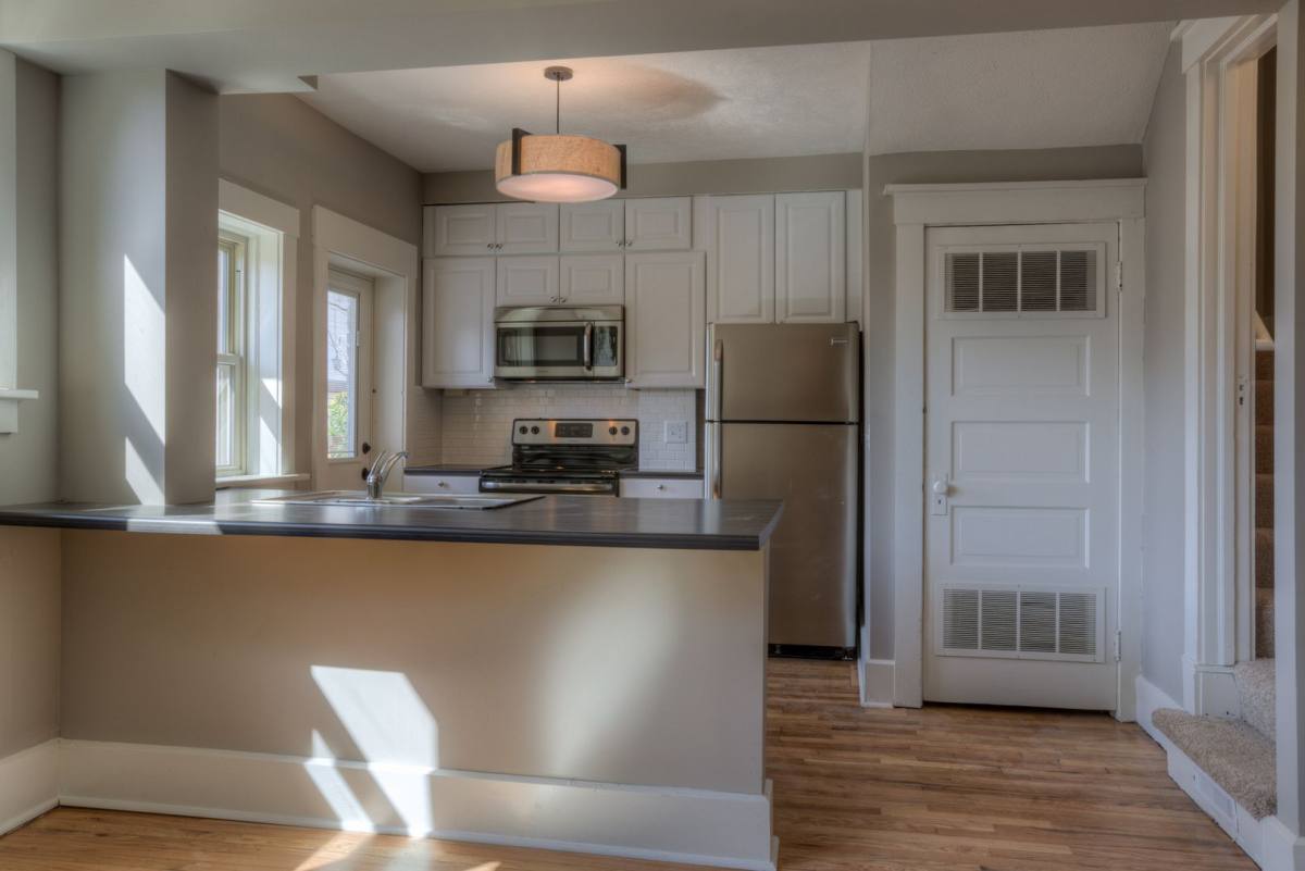 Apartment for rent at 3913 3915 3917 3919 Farnam St, Omaha, NE 68131