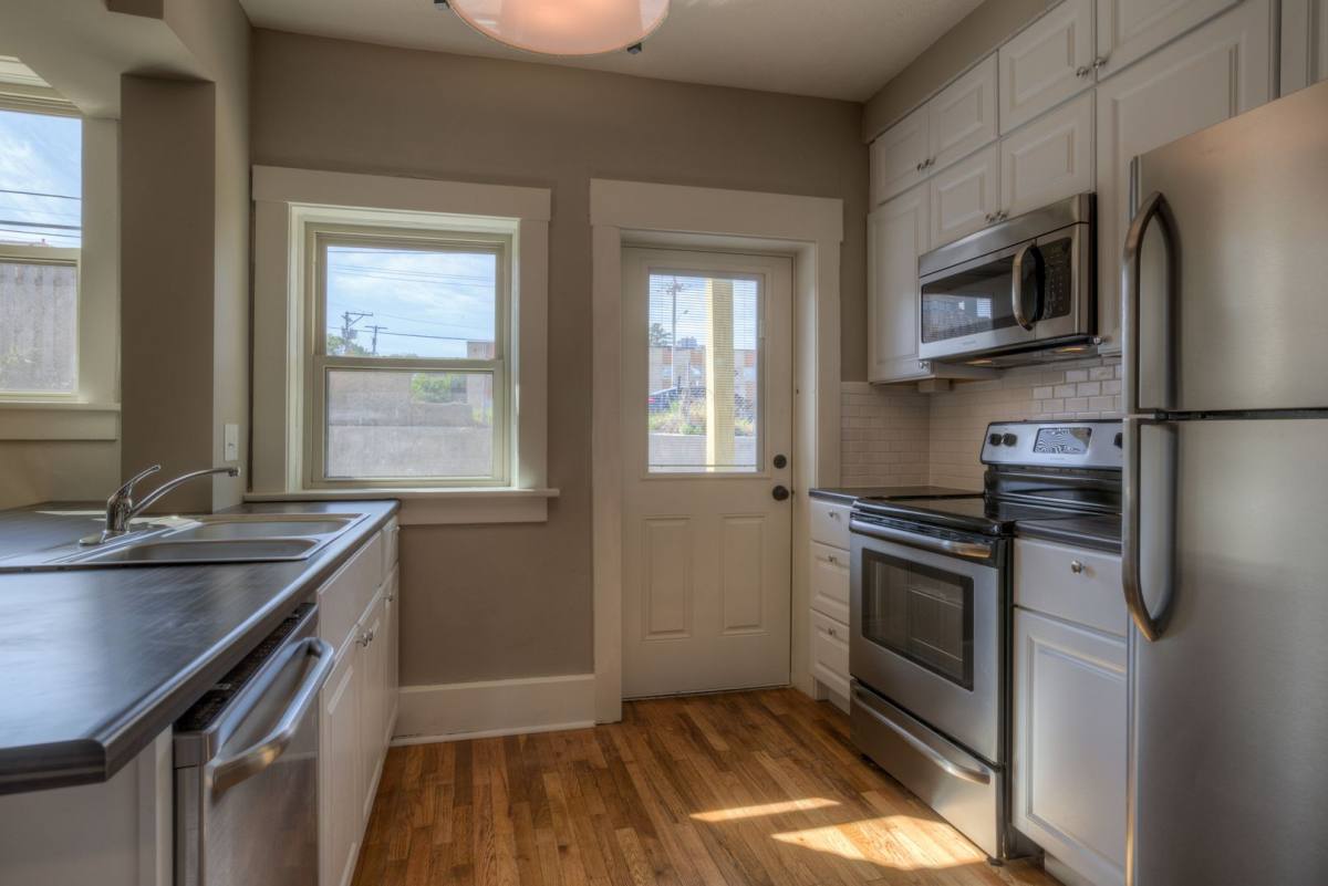 Apartment for rent at 3913 3915 3917 3919 Farnam St, Omaha, NE 68131