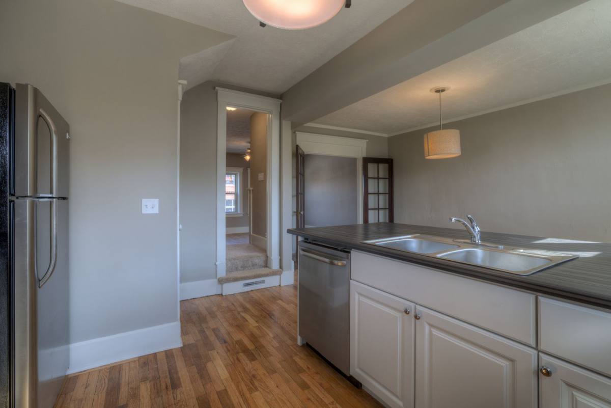 Apartment for rent at 3913 3915 3917 3919 Farnam St, Omaha, NE 68131