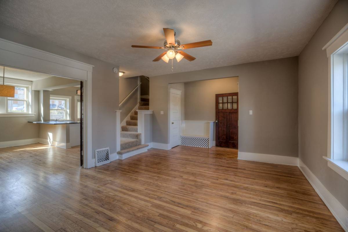 Apartment for rent at 3913 3915 3917 3919 Farnam St, Omaha, NE 68131