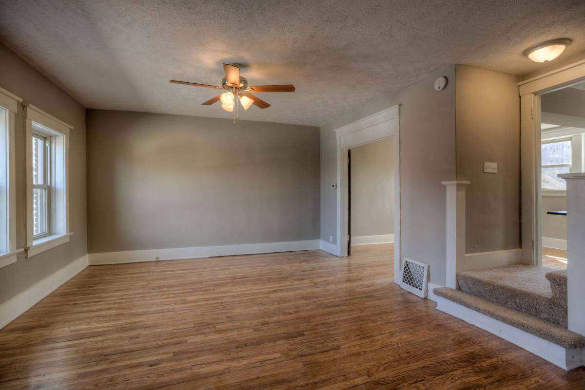 Apartment for rent at 3913 3915 3917 3919 Farnam St, Omaha, NE 68131