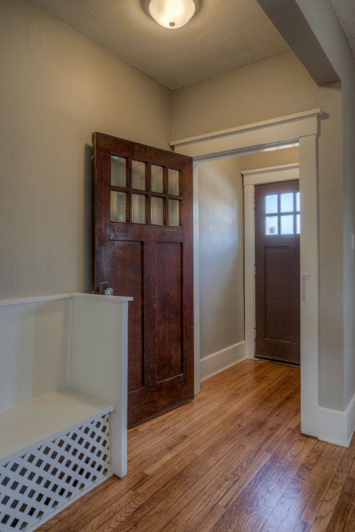 Apartment for rent at 3913 3915 3917 3919 Farnam St, Omaha, NE 68131