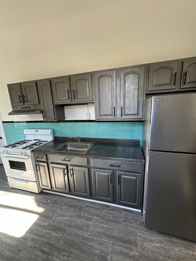 Apartment for rent at 430-432 E Orange St, Lancaster, PA 17602
