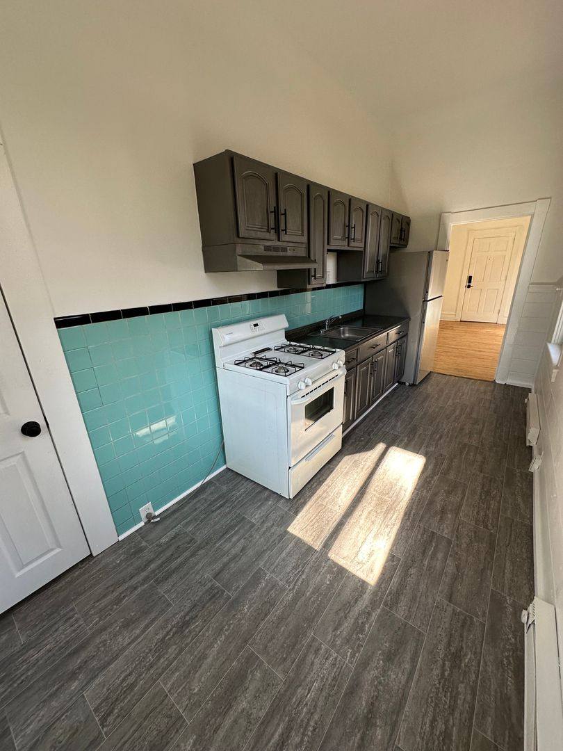 430-432 E Orange St, Lancaster, PA 17602 - Apartment for Rent - Image 2
