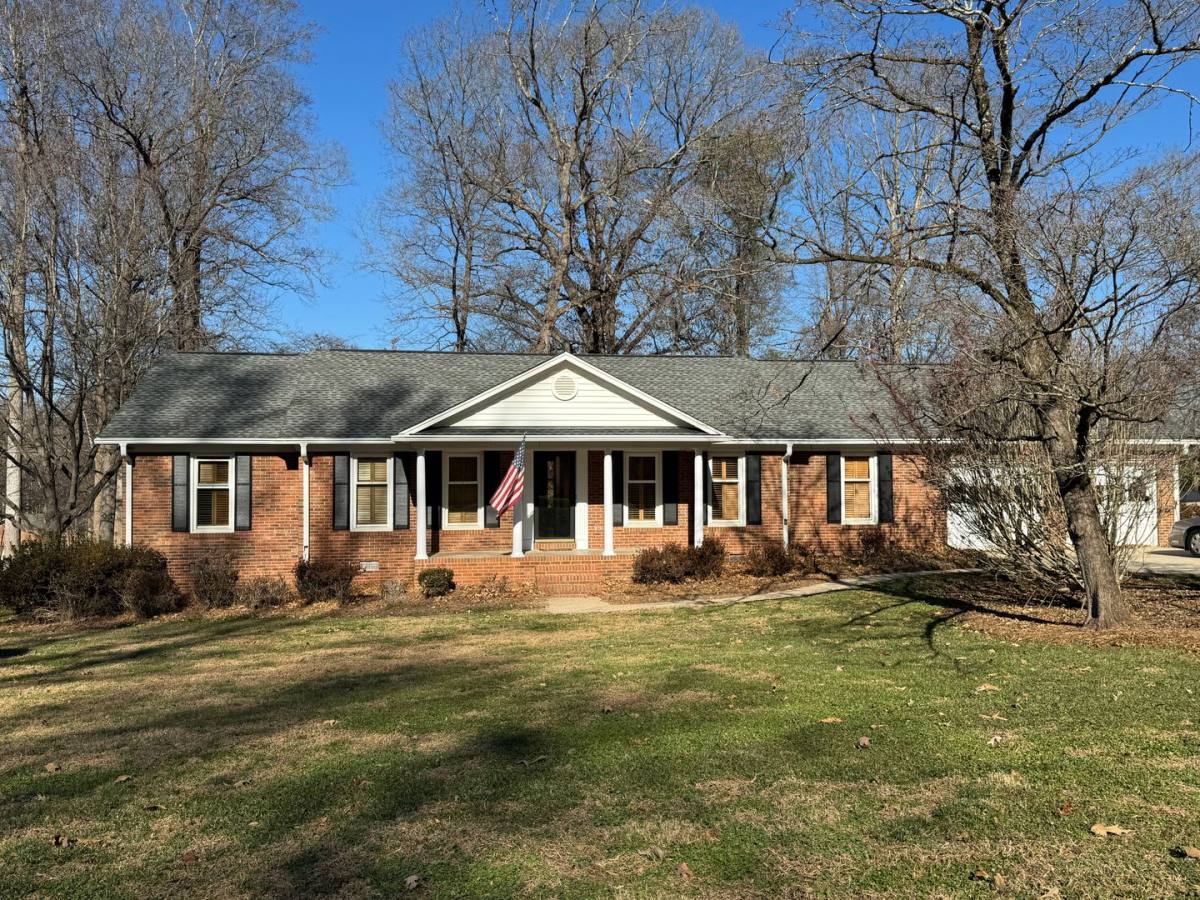 House for rent at 307 Fallingbrook Dr, Belmont, NC 28012