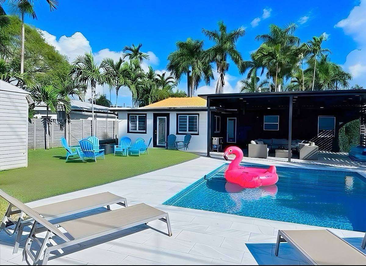 House for rent at 1008 Moffett St, Hallandale, FL 33009