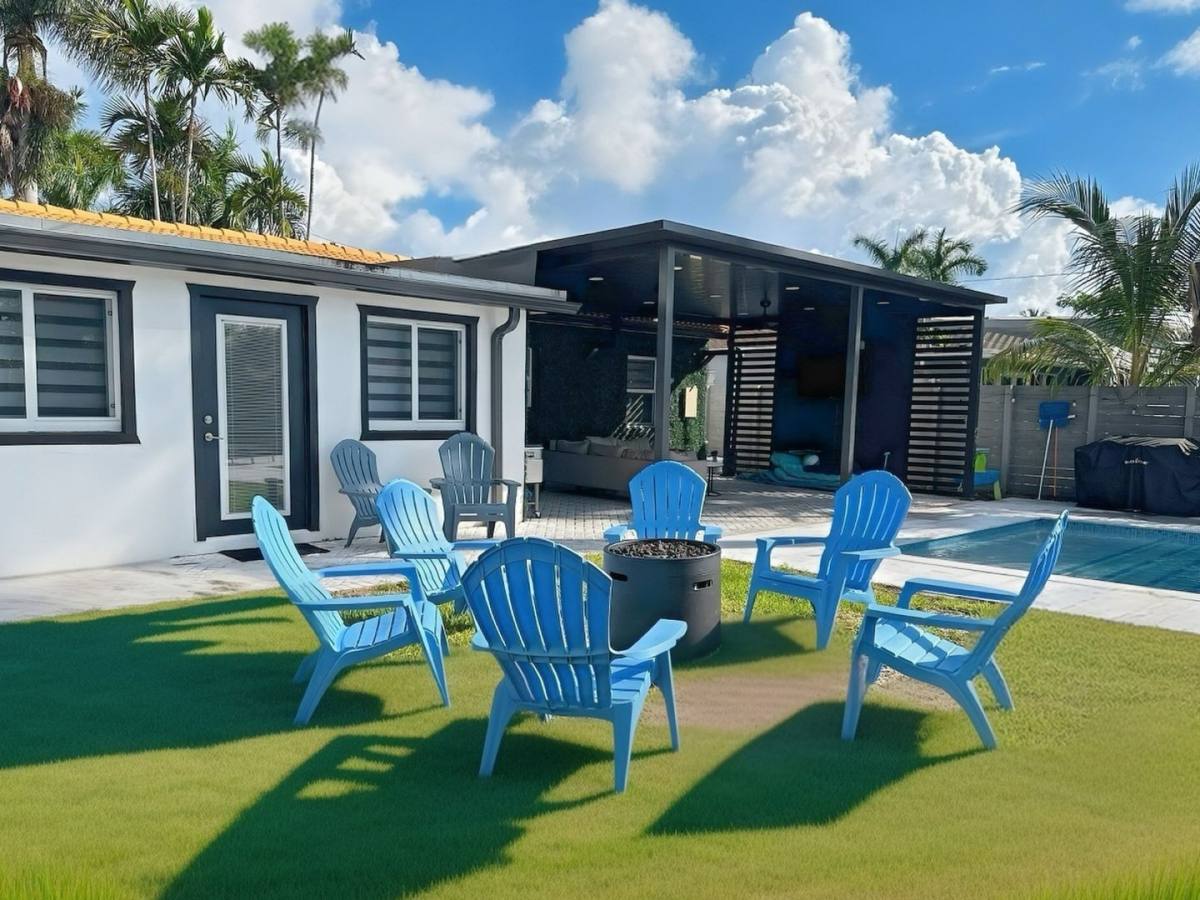 House for rent at 1008 Moffett St, Hallandale, FL 33009
