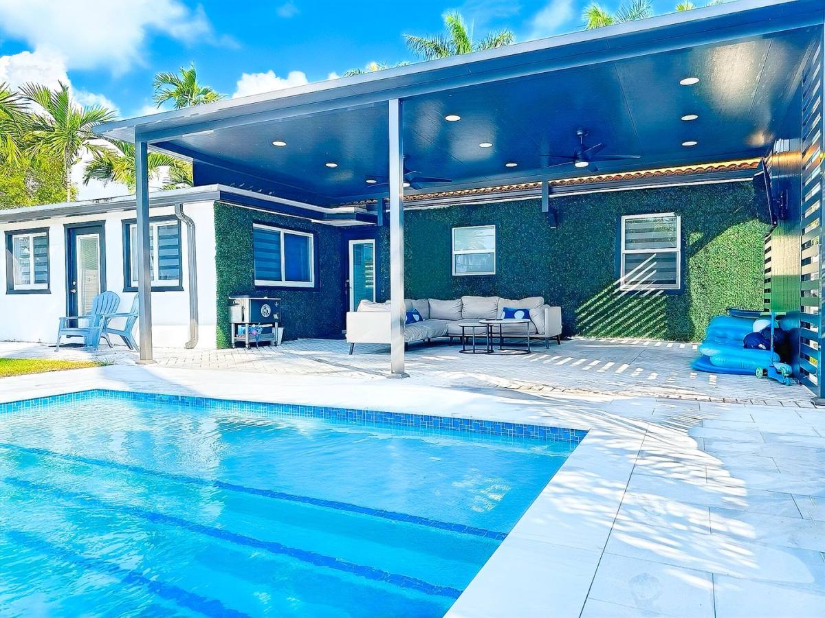House for rent at 1008 Moffett St, Hallandale, FL 33009