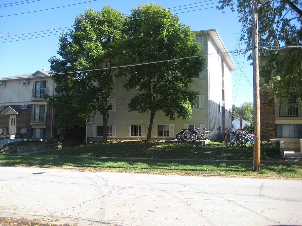 Apartment for rent at 514 S Johnson St, Iowa City, IA 52240