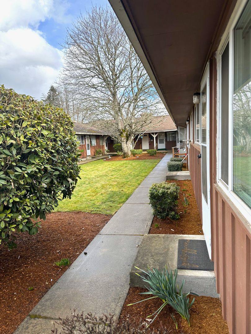 Apartment for rent at 701-725 Lockwood Lane S, Salem, OR 97302