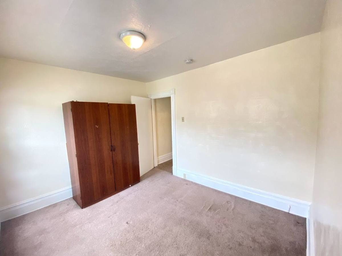 Townhouse for rent at 557 3rd St, Pitcairn, PA 15140