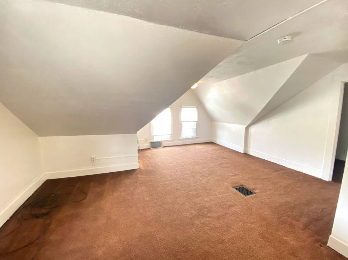 Townhouse for rent at 557 3rd St, Pitcairn, PA 15140