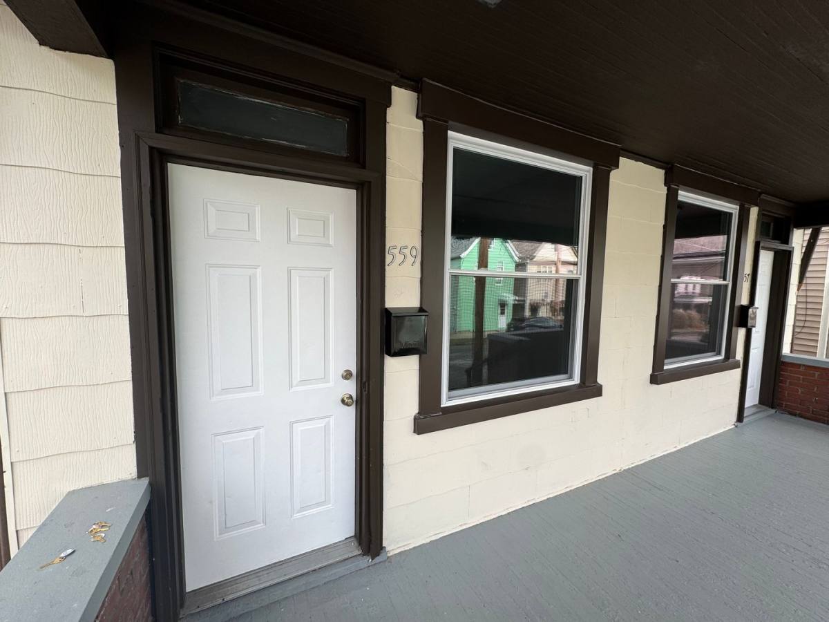 Townhouse for rent at 559 3rd St, Pitcairn, PA 15140