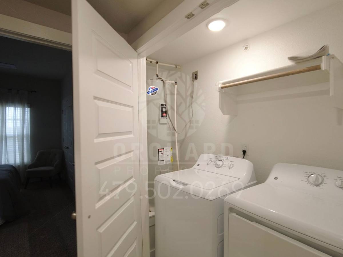 Apartment for rent at 2001 E Brookview Circle, Siloam Springs, AR 72761