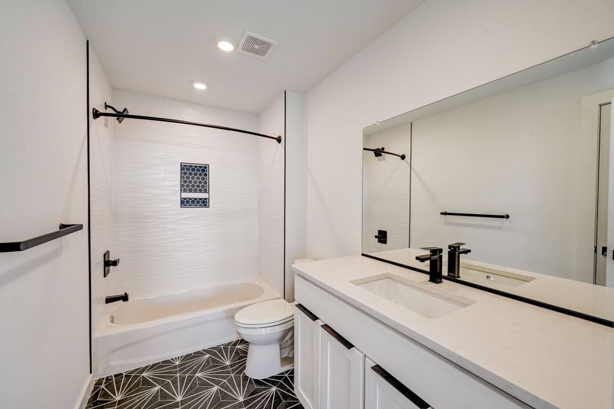 Apartment for rent at 212 W Rittenhouse St, Philadelphia, PA 19144