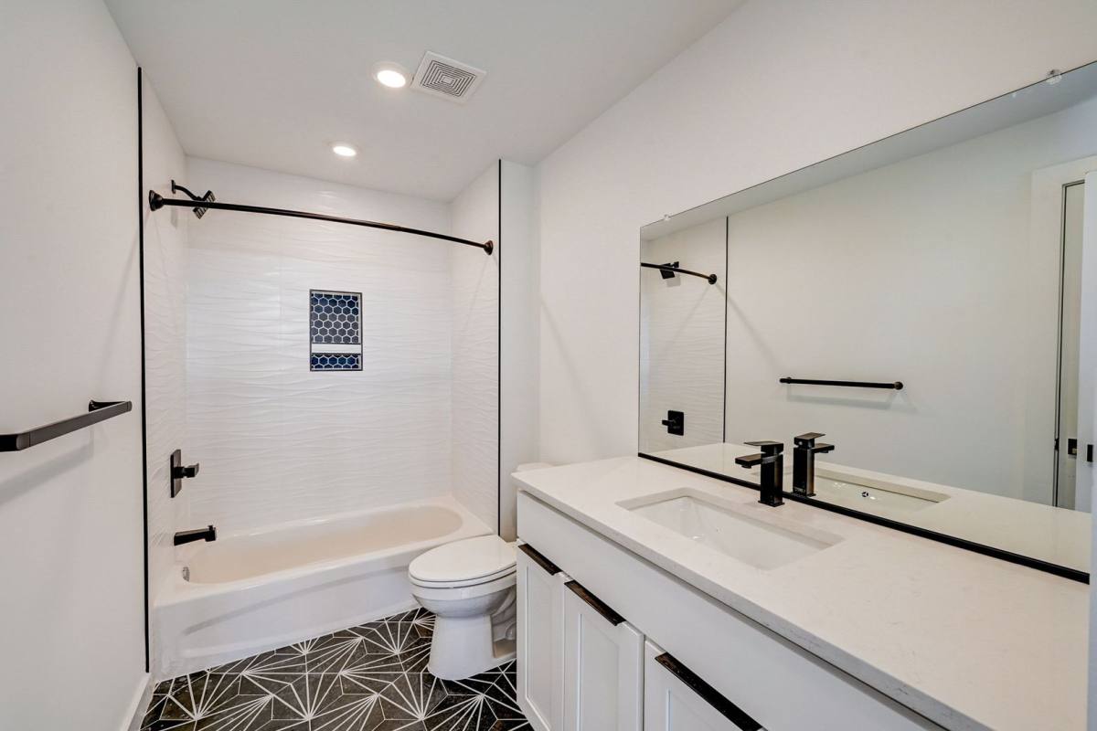 Apartment for rent at 212 W Rittenhouse St, Philadelphia, PA 19144