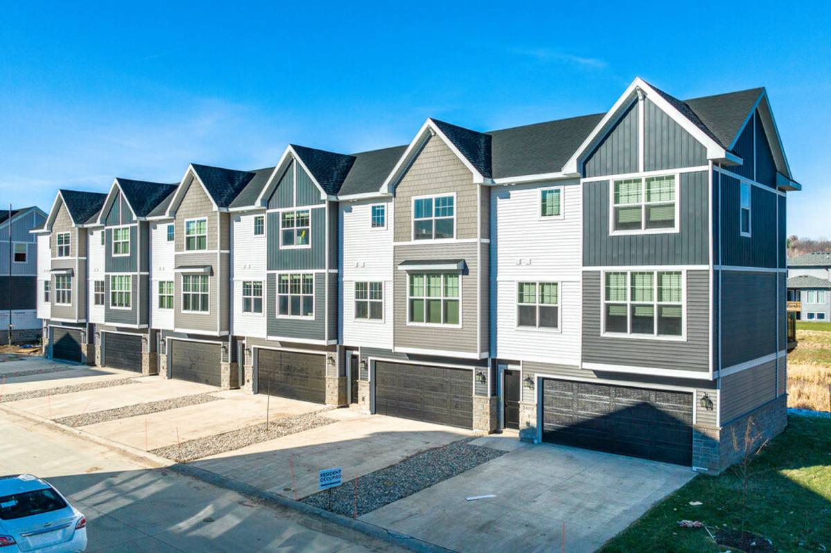 Townhouse for rent at 1747 S Telluride St, West Des Moines, IA 50265