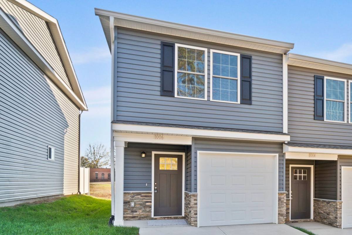 Townhouse for rent at 1006 10th St NE, Hickory, NC 28601