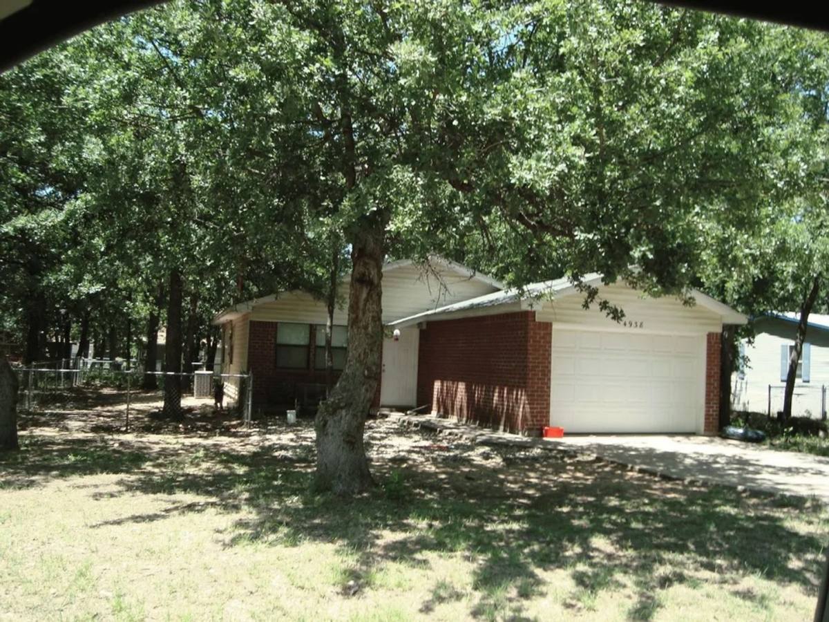 House for rent at 4938 Blue Water Circle, Granbury, TX 76049