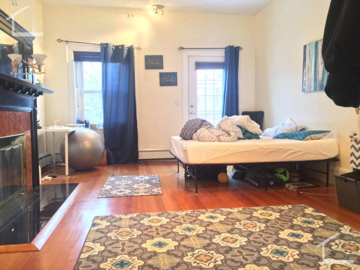 House for rent at 1683 Beacon St #3C, Brookline, MA 02445