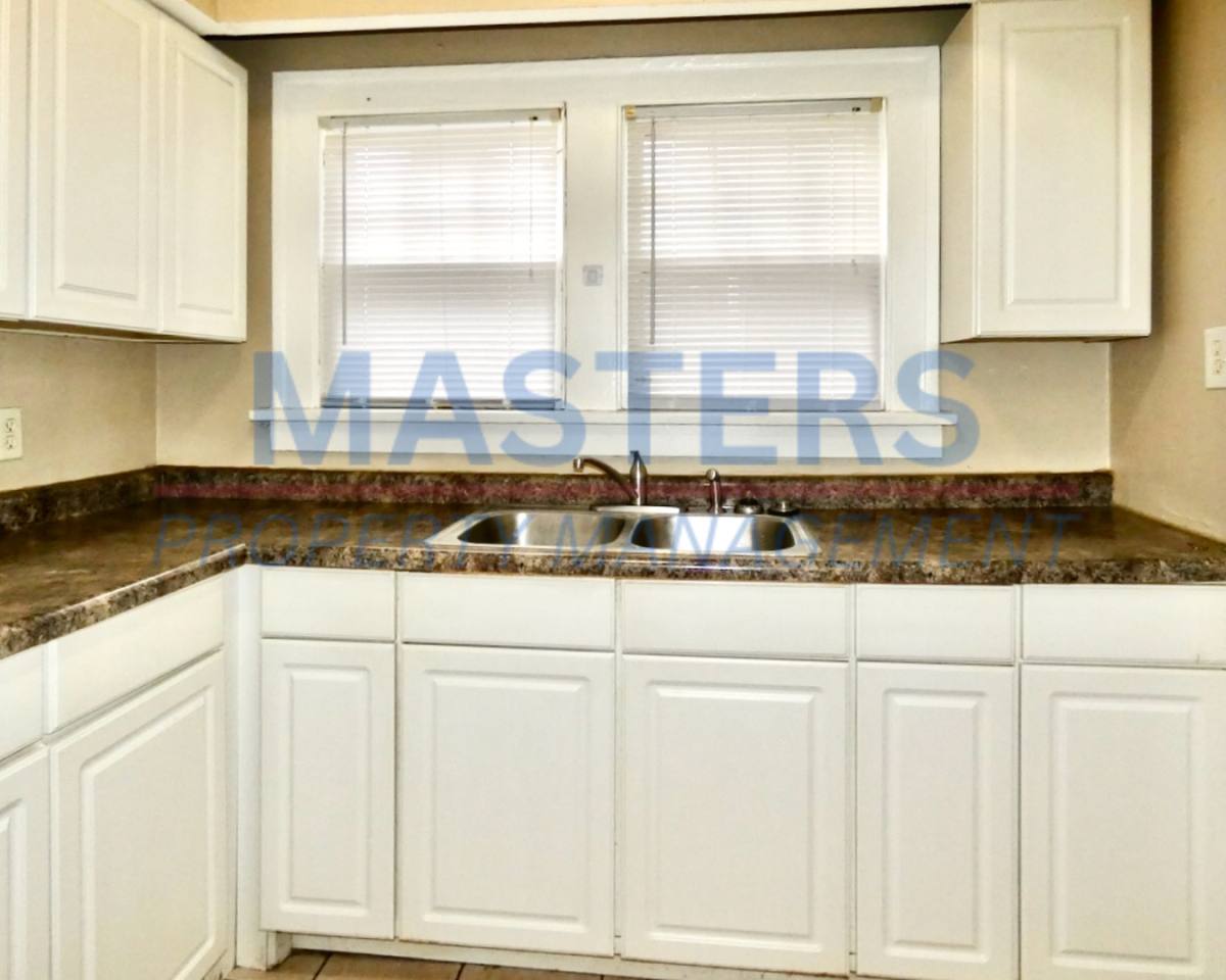 Apartment for rent at 1133 Parkside Blvd, Toledo, OH 43607