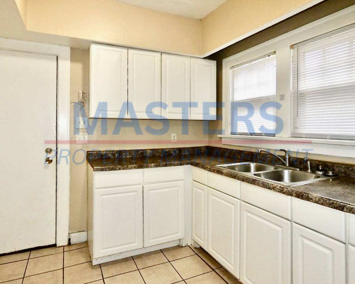 Apartment for rent at 1133 Parkside Blvd, Toledo, OH 43607