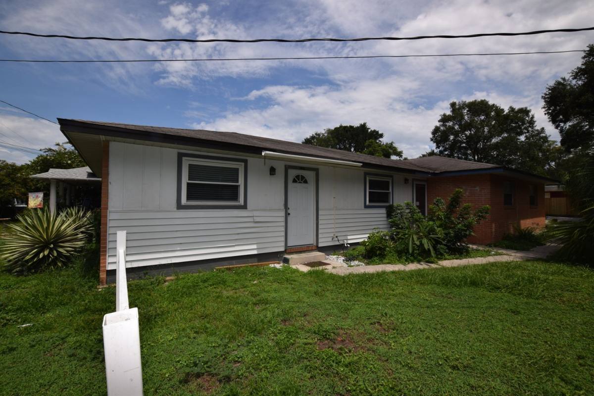 House for rent at 305 W Hancock St, Lakeland, FL 33803