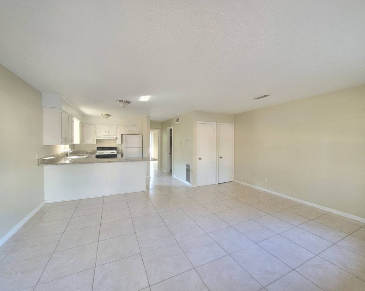 Apartment for rent at 6567 Park Ave, Milton, FL 32570