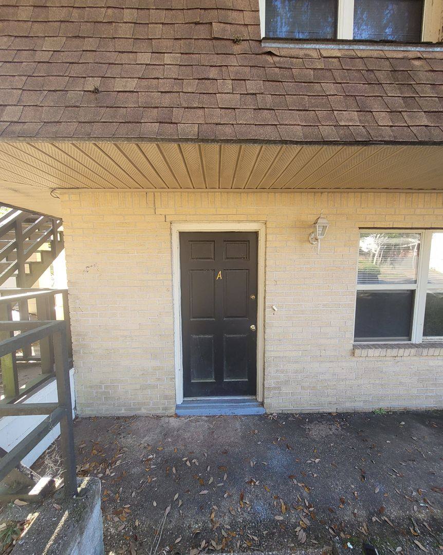 Apartment for rent at 6567 Park Ave, Milton, FL 32570