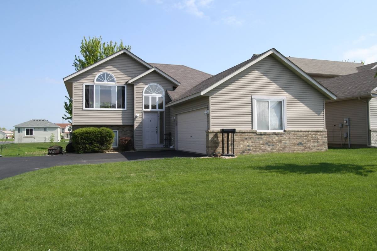House for rent at 2827 18th Ave, Shakopee, MN 55379
