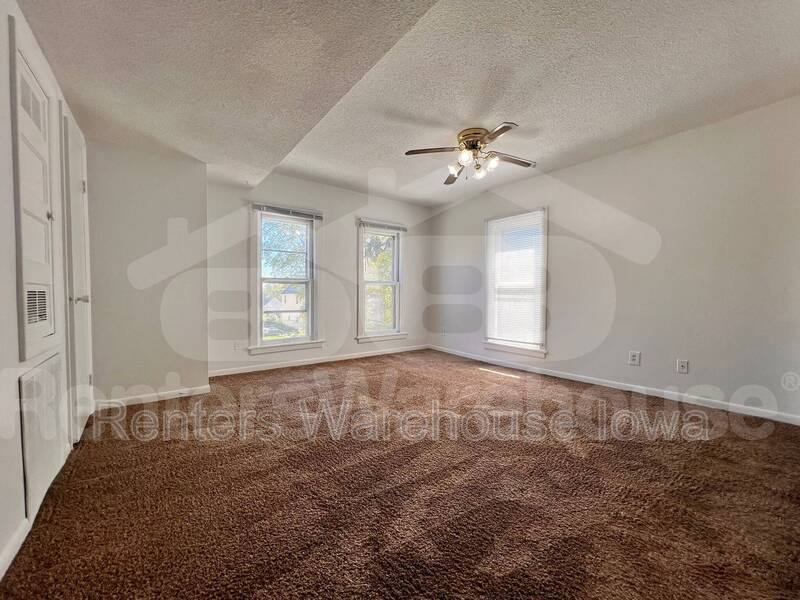 Apartment for rent at 1312 22nd St #2, Des Moines, IA 50311