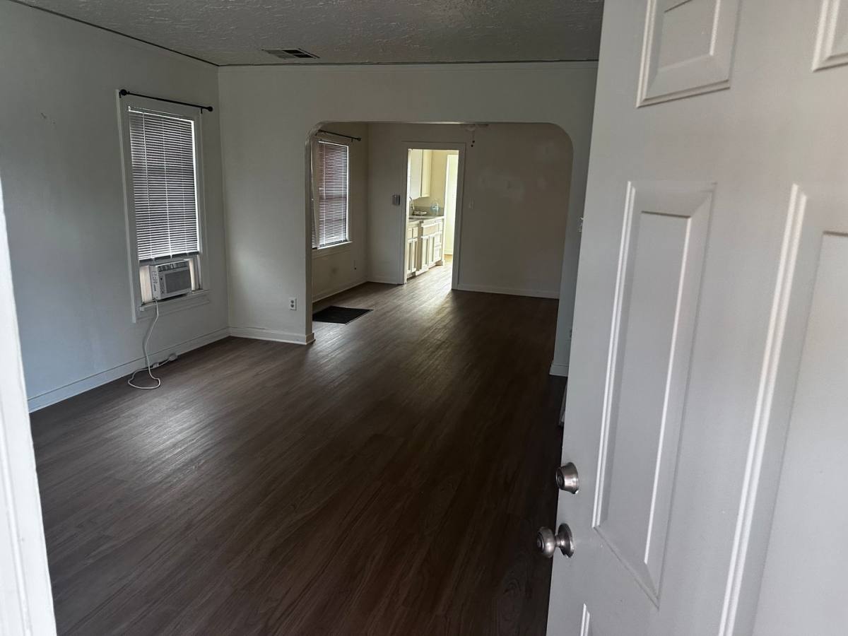 Apartment for rent at 119 & 121 Flower, Bakersfield, CA 93305