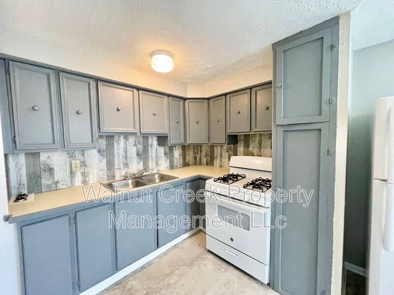 Apartment for rent at 229 Gates Ave #UP, Elyria, OH 44035