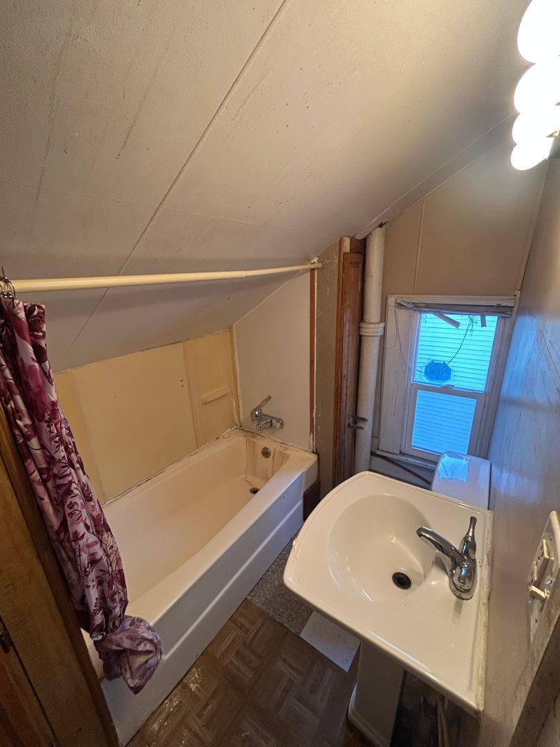 Apartment for rent at 419 W Marion St, Elkhart, IN 46516