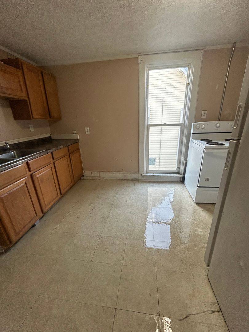 Apartment for rent at 419 W Marion St, Elkhart, IN 46516