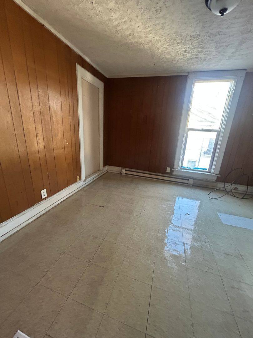 Apartment for rent at 419 W Marion St, Elkhart, IN 46516