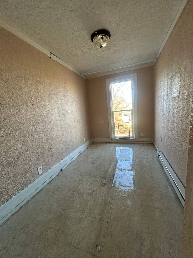 Apartment for rent at 419 W Marion St, Elkhart, IN 46516